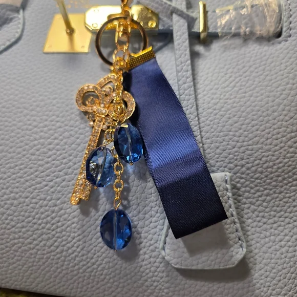 SALE!! Blue Crystal, Key And Ribbon Handbag Charm NWT - Picture 2 of 3